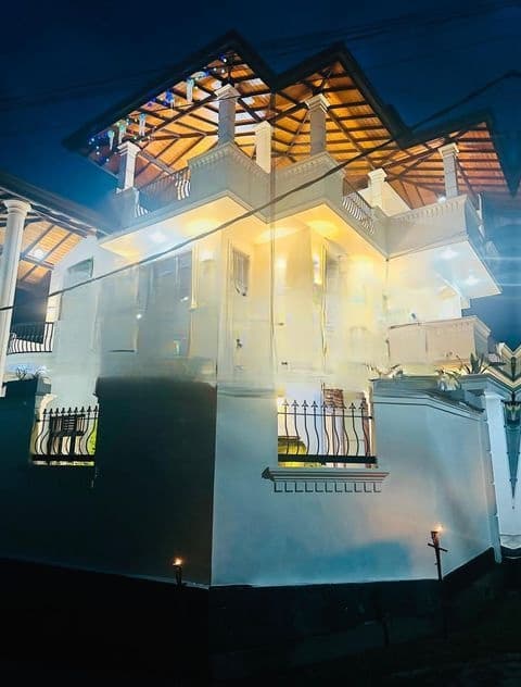 Gampaha Yakkala City Limit 3 Storey Modern House for Sale