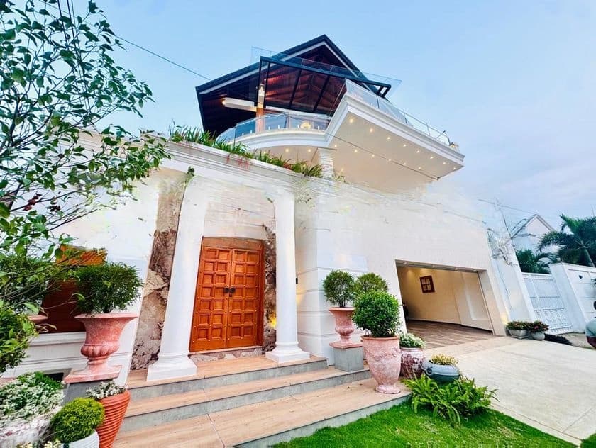 Luxury House with Rooftop Garden for Sale | Battaramulla