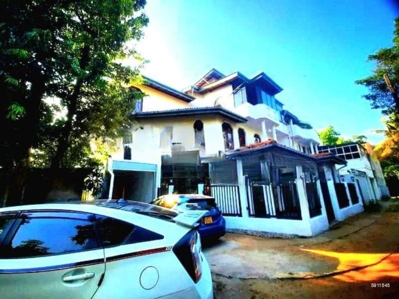 Luxury 3-Storey House for Sale in Colombo 05 – Prime Residential Location