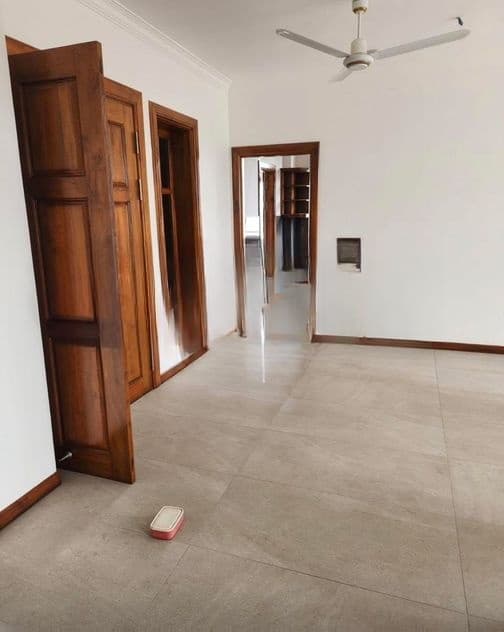 Apartment for Sale in St Mary’s Road Bambalapitiya Colombo 04