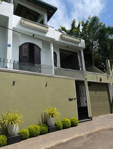 Partially Furnished Modern Upstairs House for Rent – Wijerama, Nugegoda
