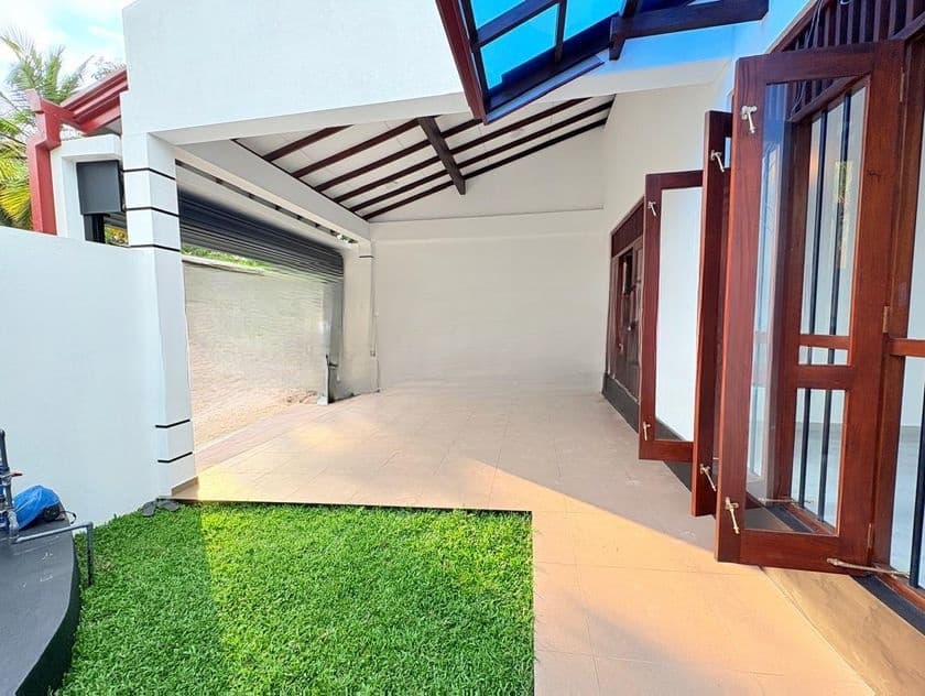 Newly House For Sale in Thalahena