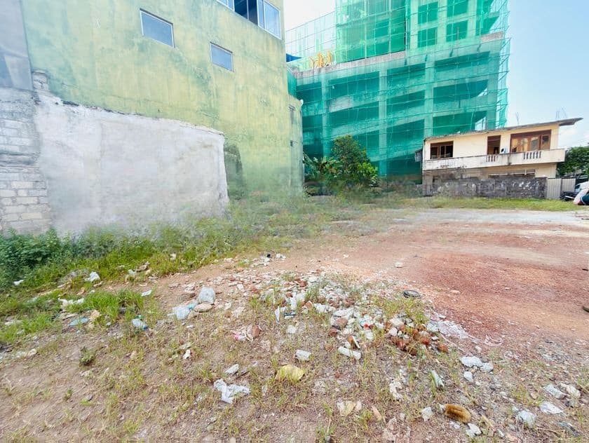 (AFA54) 8.85 P Land With Property Sale At Colombo 05
