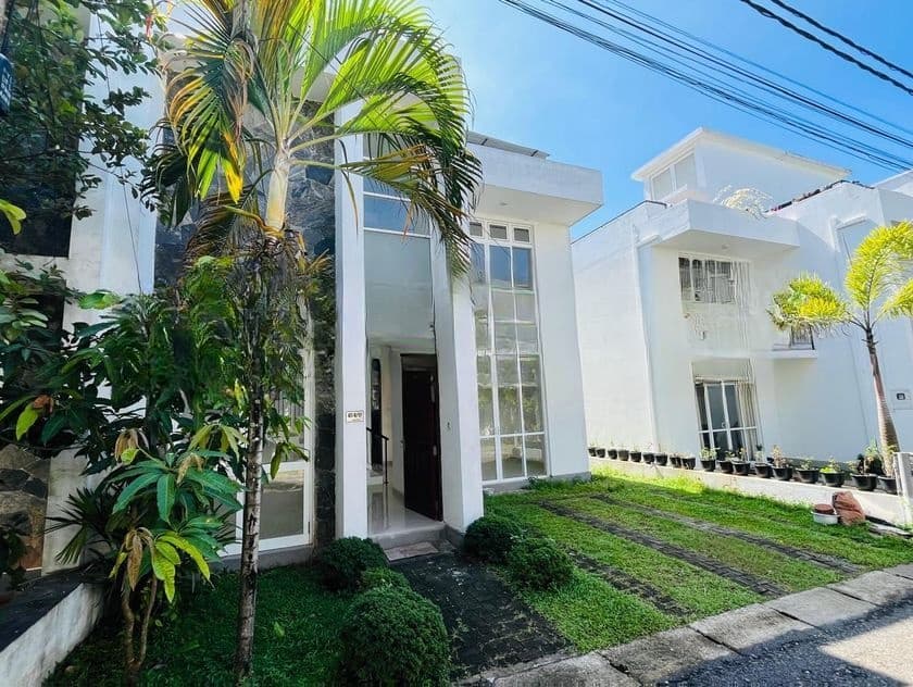 Near Suwarapola Junction 2 Storey Luxury House for Sale in Piliyandala