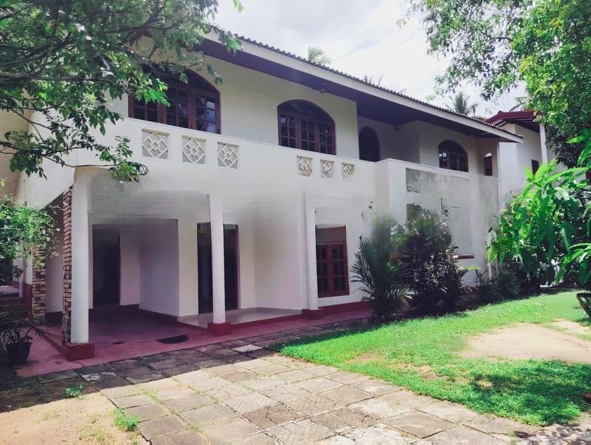 පදිංචියට සෑදු ලස්සන දෙමහල් නිවසක් සමග පරිචස් 18ඉඩමක්විකිනිමට පන්නපිටිය