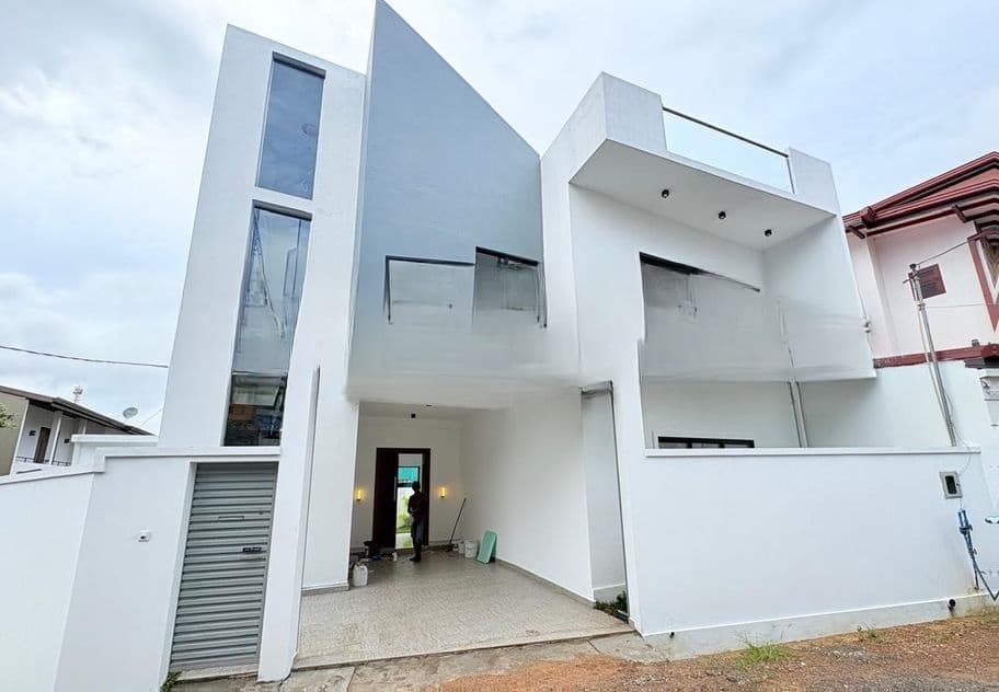 Newly House for Sale in Athurugiriya