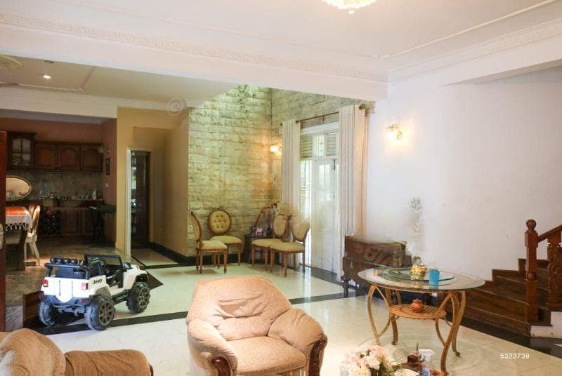 3 Storey Elegant House on 39 perch Land for sale in Rajagiriya