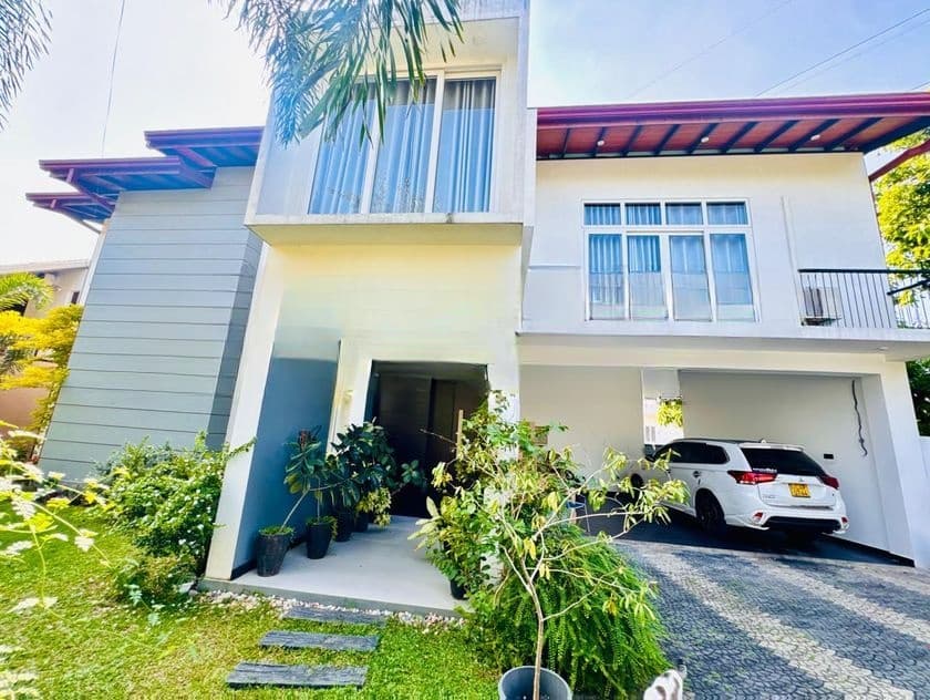 Luxury 5 Bedroom House for Sale in Thalawathugoda | 18 Perches