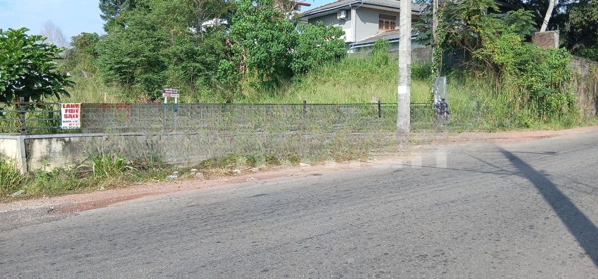 Piliyandala ,madapatha Bus Road Facing Land for Sale