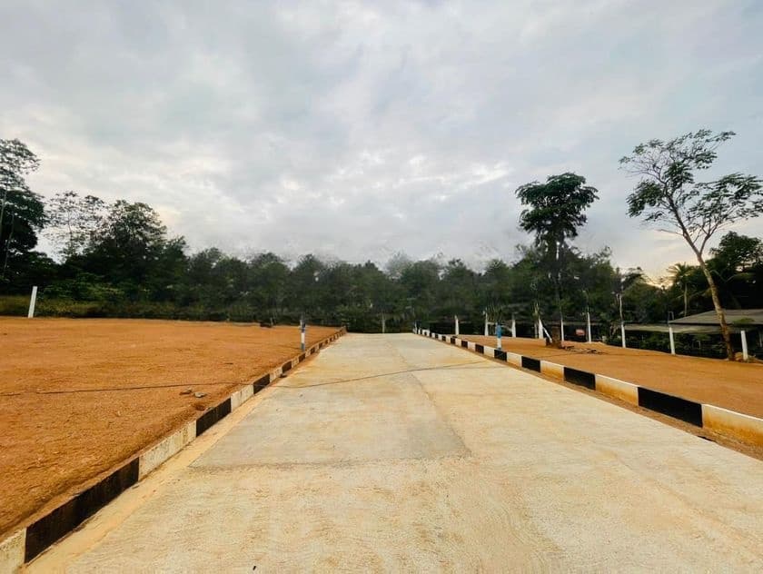 Kalagedihena Sapugasthenna බස් පාරට නුදුරින් ඉඩමක්