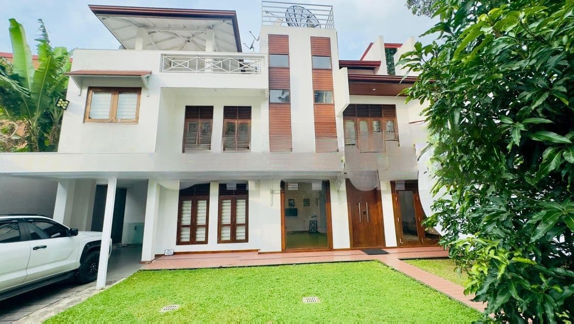 Luxury three storey house for sale in kadawatha ganemulle road