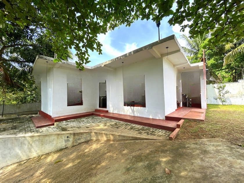 House With 1st Floor Slab Built in 20 Perches Land - Ragama Gampaha