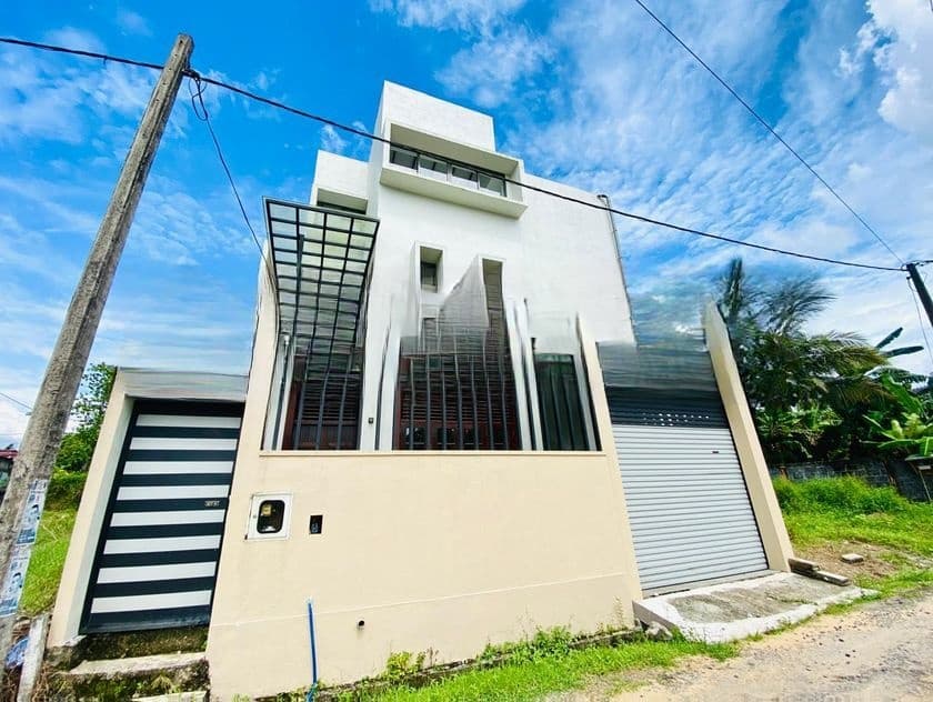 Luxury Newly Built 2-Story House for Sale – Athurugiriya
