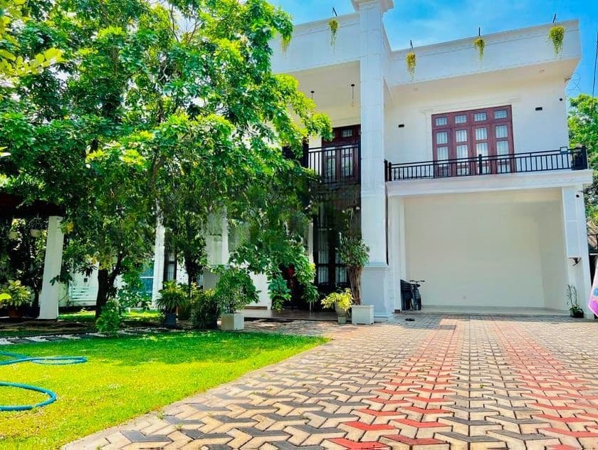 Katunayaka Near Bus Road Superior Luxury Box Modern House For Sale
