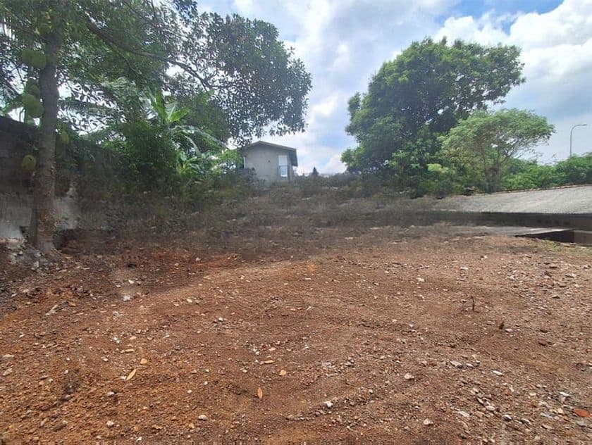 Prime Residential Cum Land for Sale in Kadawatha Close to Kandy Road.