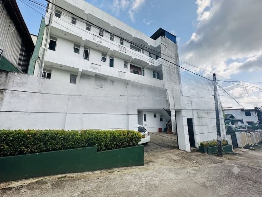 ( Yc-1143) Valuable Commercial Hostel Building Sale in Malabe