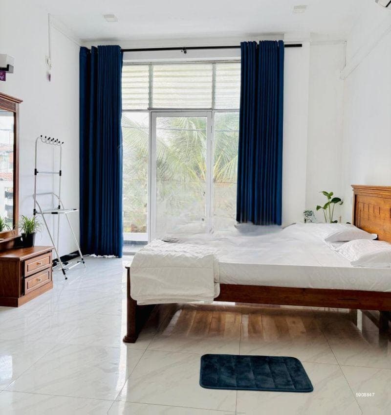 5 Bedroom Apartment Available for Rent