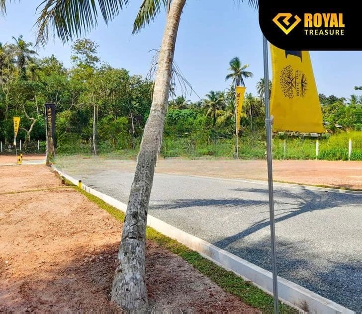 කටුනායක ගුවන්තොටුපලට නුදුරින් වල්පොල පාරට මුහුනලා ඉඩමක්