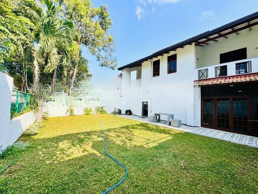 17 Perch Spacious Family House in Nugegoda