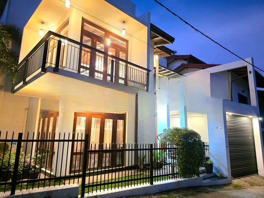 13 Perches - Two Storied Mordern House in Mattegoda