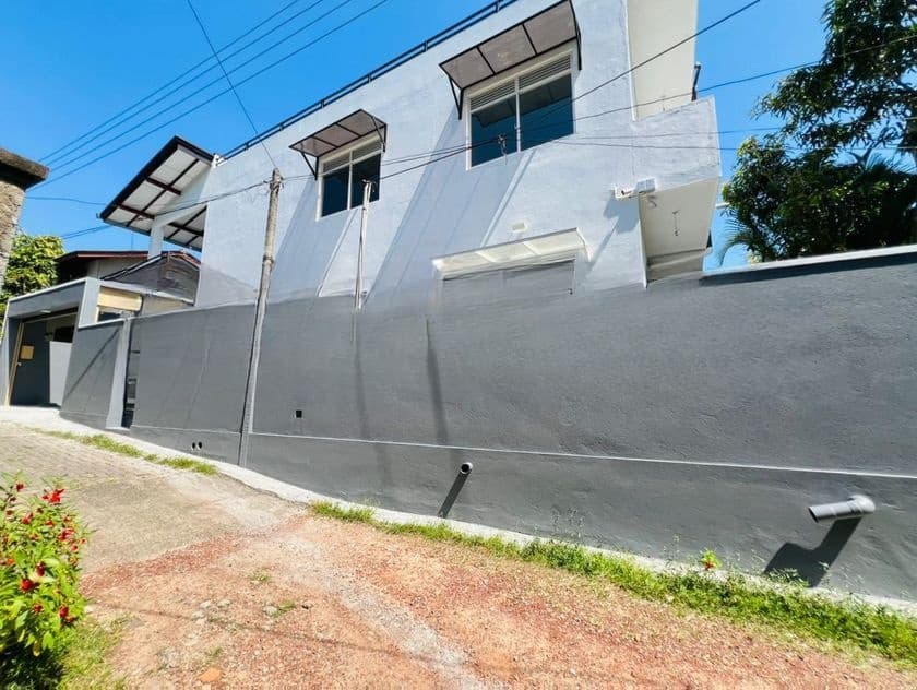 All Completed Brand New House In Talawatugoda