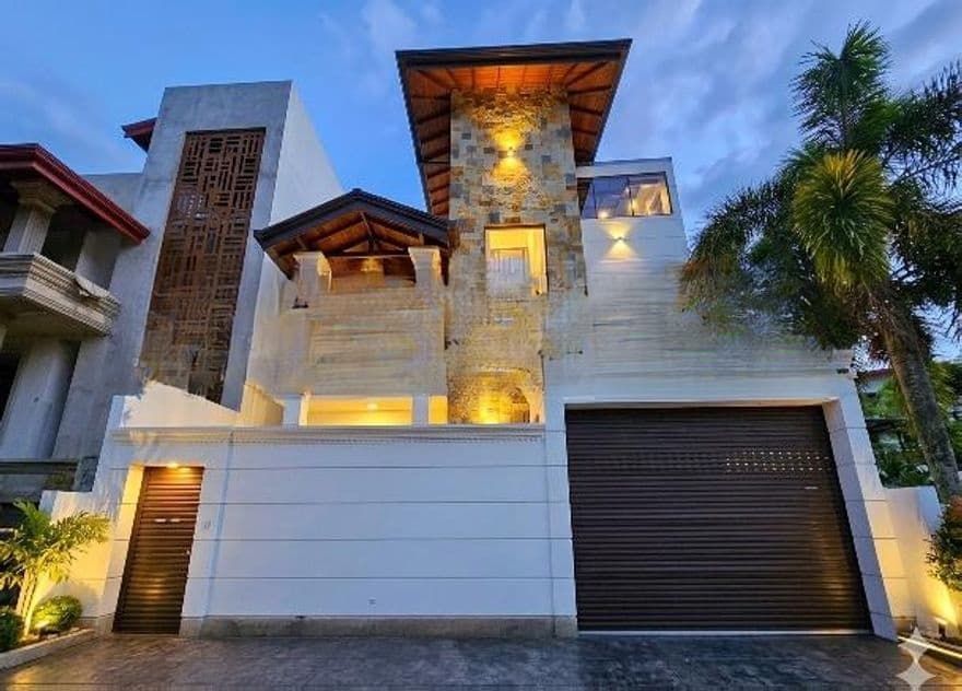 3 Storied Luxury House For Sale in Piliyandala