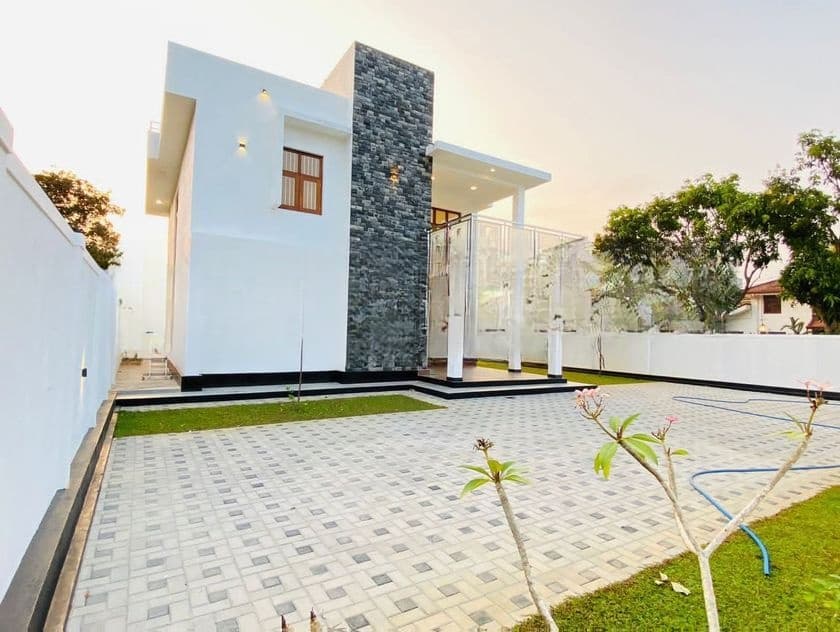 18 Perch Land With Brand New Modern House For Sale in Negombo