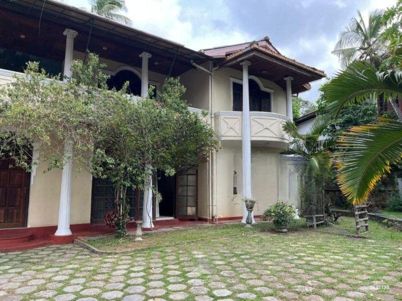 07 Bedroom house built on 18 perch land for sale in Nugegoda (HSS158)
