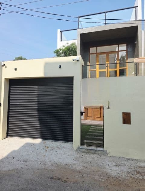 Modern 4 Bedroom House Near Pelawatte Junction