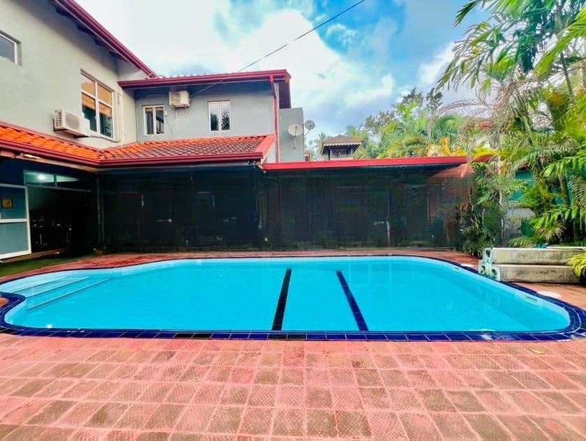 Big 30 Perches Land With Guest House Swimming Pool For Sale - Negombo