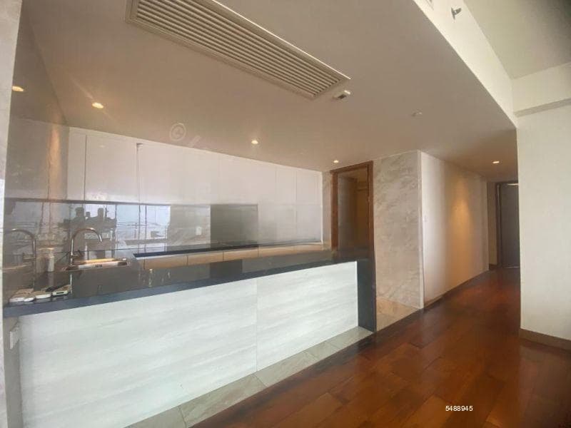 On a high floor, un-interrupted view of the Indian Ocean - Shangri La four bed room, fully furnishedx.