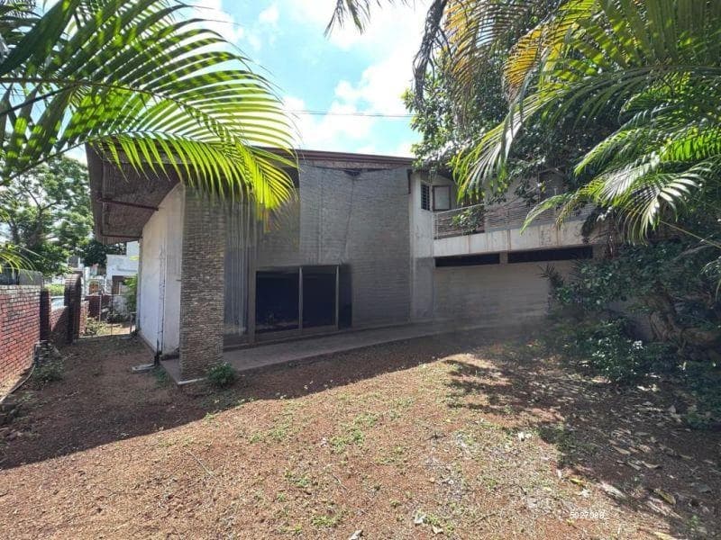 17.5 Perch Land with 6 Bedroom House for Sale in Colombo 7, S1956