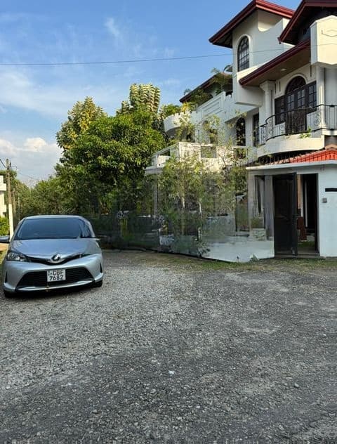 Super Three Storey House for Sale Baththaramulla Ds1166