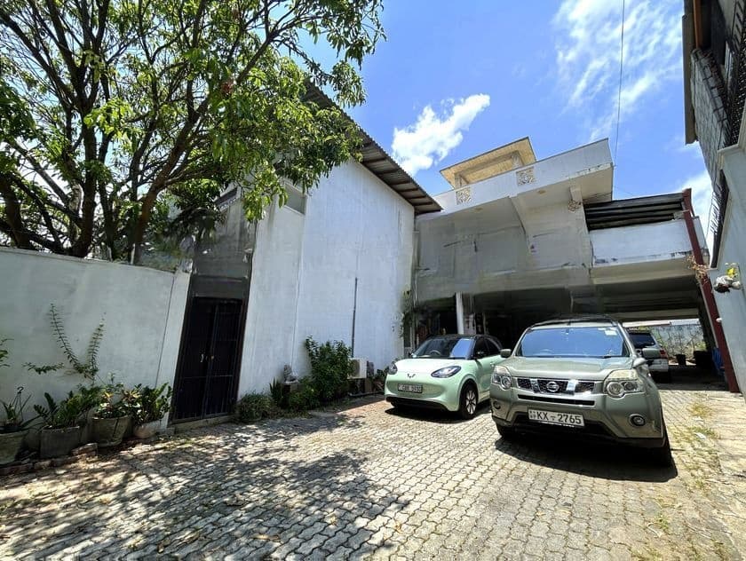 Luxury House in Boralesgamuwa With Business Space & Annex