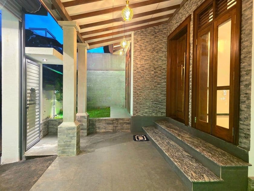 House For Sale in Kahatuduwa