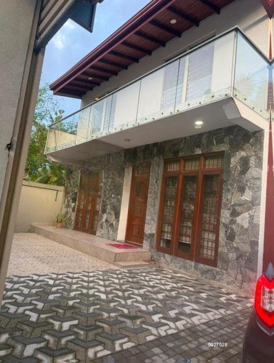 Pitakotte Rajamaha Vihara Road 04 Bed Room House on 8.9 Perches of Land for Sale