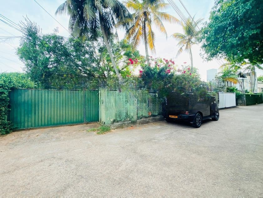 (AF808) 49 P Land with Old House Sale At Jambugasmulla Road Nugegoda