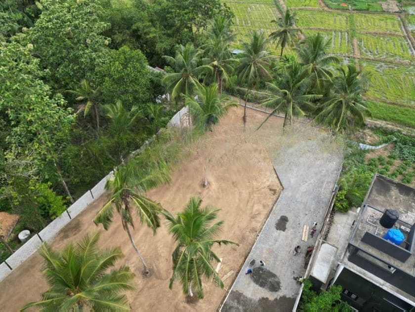පදිංචියට සුදුසු බිම් කොටස් කිපයක් - අතුරුගිරිය