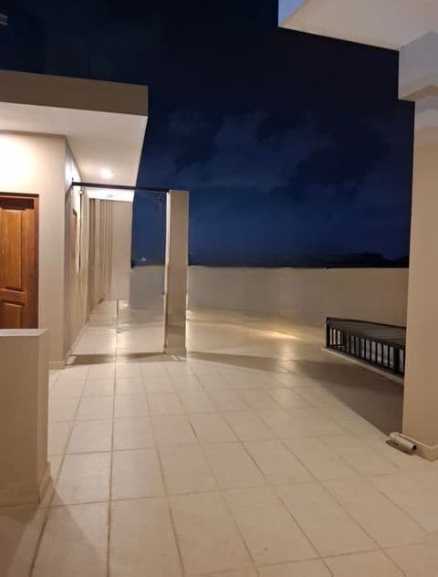Brand New Family Room with Rooftop Terrace
