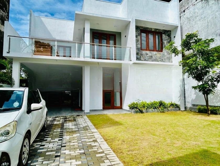 Quality Luxurious House for Sale in Athurugiriya