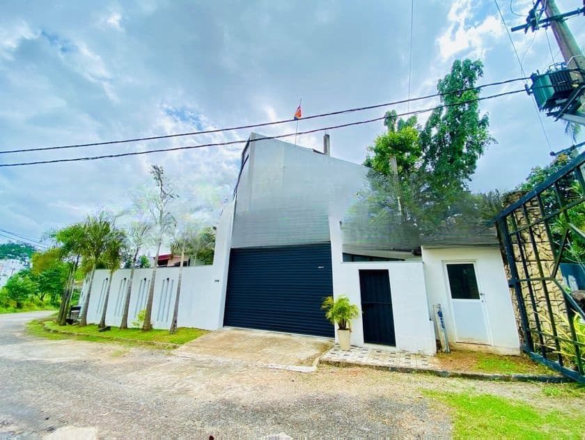 නව නිවසක් විකිනීමට අතුරුගිරියෙන්