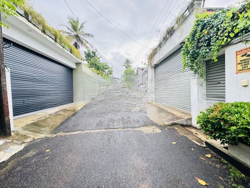 14 Perch square land watthegedara