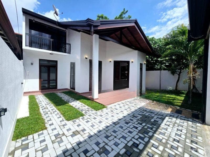 Almost Brand New 2 Story House For Sale in Kottawa