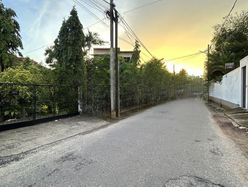 Old House For Land Value Dehiwala Waidya Road Closer to Galle Rd