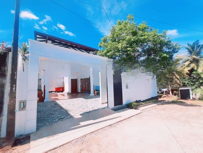 New solid Modern super luxury House-piliyandala