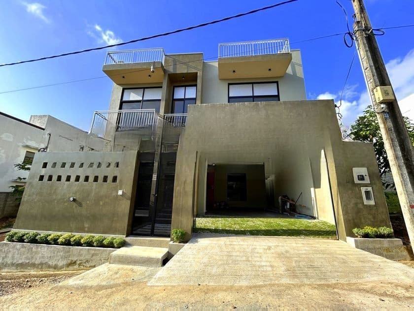 BrandNew Luxury House in Kate Garden Gated - Madapatha Piliyandala