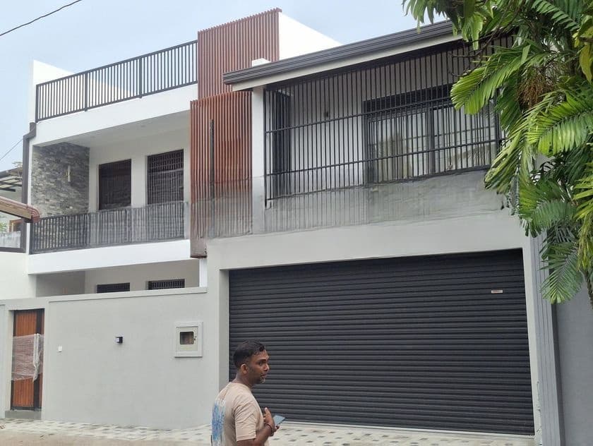 super famaliy house for sale in battaramulla