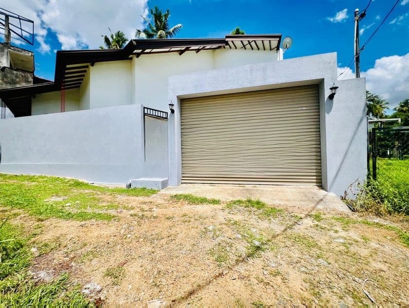 Modern Luxury House for Sale in Athurugiriya