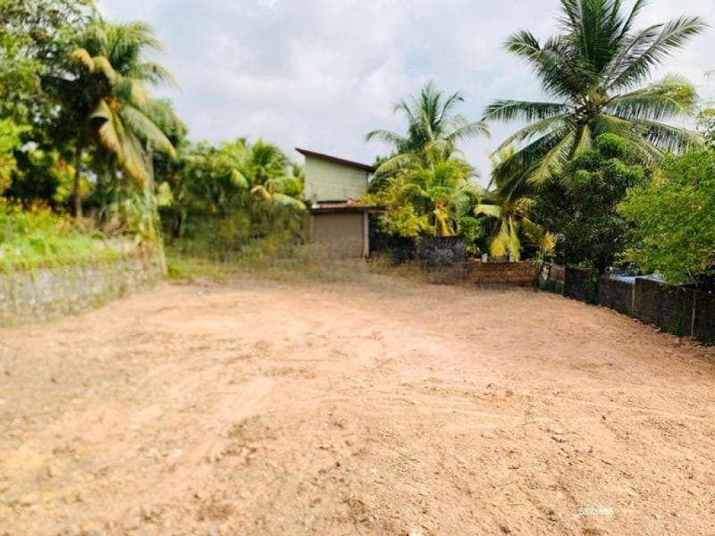 Residential Land for Sale at Malwatta Nittambuwa.