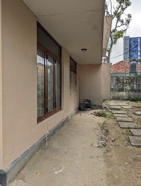 Colombo 6 : 20 perches Land with Two Houses for Sale